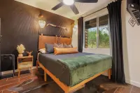 NEW!! Modern, updated 2-bedroom cabin with WiFi, games and views in quaint Pine