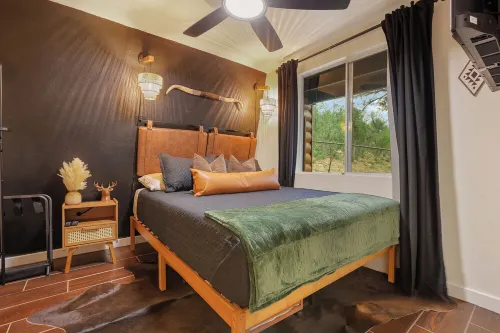 NEW!! Modern, updated 2-bedroom cabin with WiFi, games and views in quaint Pine