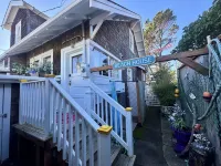 Beachy Chic Seaside Retreat-gas fireplace & firepit, steps to beach, prom & town