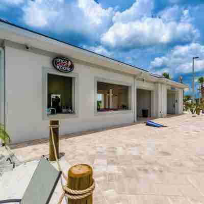 New Magically Themed Condo w Pool View Hotel Exterior