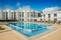 Hummer Hotel - Pools