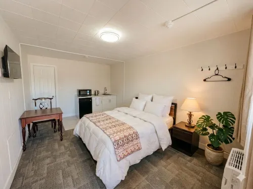 6267 Persepolis Inn