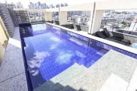 เอช-อเวนิว โรงแรม - ที่มีสระว่ายน้ำ