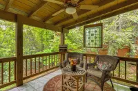 Drifting Feather Mountain Cabin Waterfront Deck - 3성급