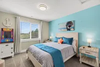 Short walk to BEACH - 3 bedrooms w/TVs- SLEEPS 6 - Dogs OK!