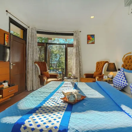 Alaya Stays 3BHK Golden Meadow Villa