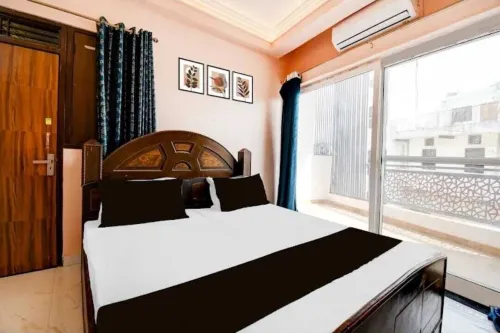 ALORAA INN - Near Railway Station