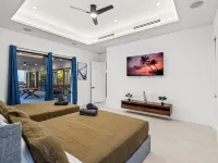 Miami Ultra Villa w Pool by Glam Homes Hotels in Golden Glades