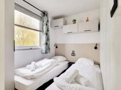 Cozy caravan Donkmeer 6p Hotels in 