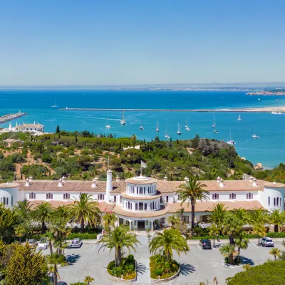 Hotel Casabela Hotel berhampiran Pantai Pintadinho
