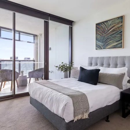 Harbour View 2BR Docklands Apt Near Marvel Stadium
