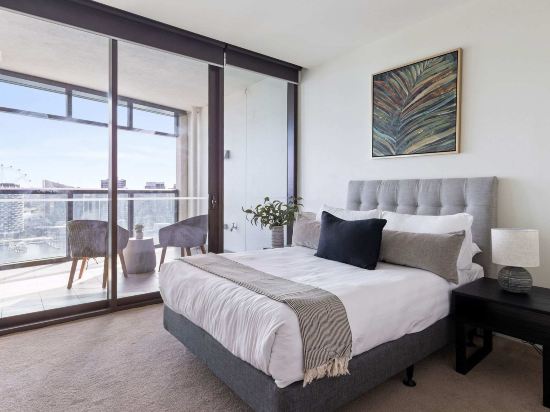 Harbour View 2BR Docklands Apt Near Marvel Stadium
