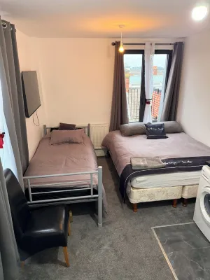 1 Bedroom Flat Apartment with Hot Tub on the Balcony & City View, Sleeps 4Ppl