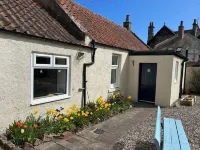 No50 - one bedroom cottage, south facing courtyard in Crail. Hotels in Crail