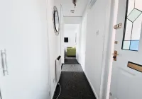 Comfy 3BR Flat on Quiet Street