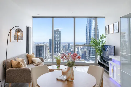 Sky High Views CBD Stay Near Ritz Carlton - 2-Star