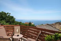 Art House with Seaview by Konnect, Spartylas