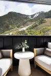 White Elephant Aspen - Mountain view