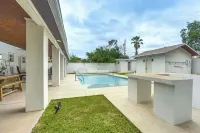 Centrally Located Eagle Pass Home w/ Pool! - piscina