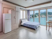 Yeosu Janggun Island Pension Отели рядом с достопримечательностью «Мост Тольсан»