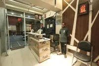 Subhash Hotel - parking