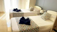 GrandBlue Vista Premier Seafront Apartment - balcony