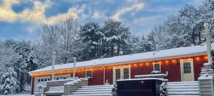 Private 5-Acre Wooded Retreat + NEW Hot Tub & Fire Pit – 25m to Nashville チーザムのホテル