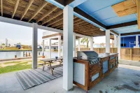 Waterfront Rockport Home w/ Deck & Boat Ramp! - ペット同伴可
