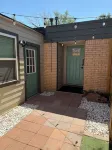 Charming 2-bedroom house with indoor hot tub and spa! Free EV Charger! - Homestays