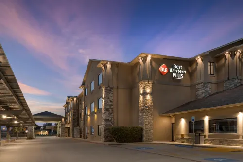 Best Western Plus Big Lake Inn - parking