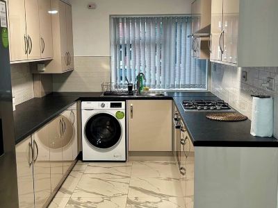 Serene 5-bedroom House in Dudley