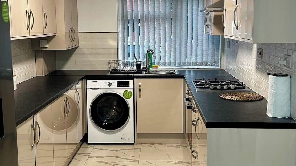 Serene 5-bedroom House in Dudley