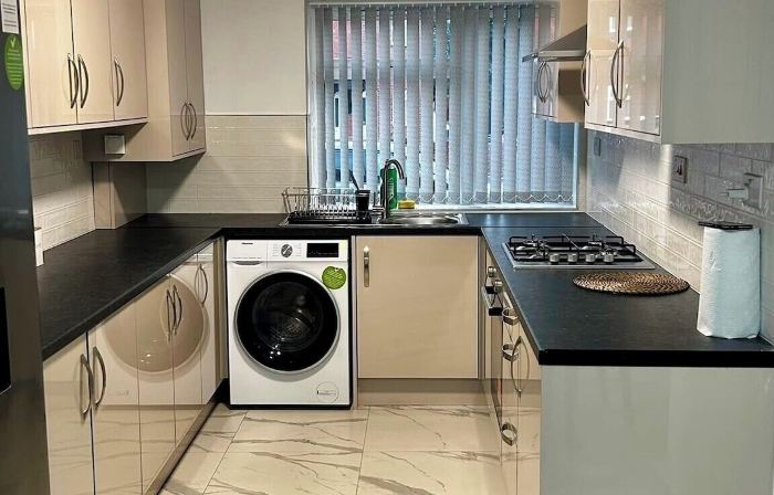 Serene 5-bedroom House in Dudley