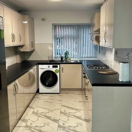Serene 5-bedroom House in Dudley