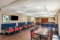 Comfort Inn & Suites - Bãi đậu xe