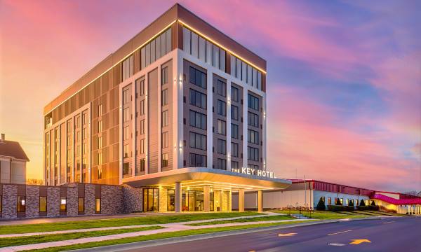 The Key Hotel Dubuque, Tapestry Collection by Hilton