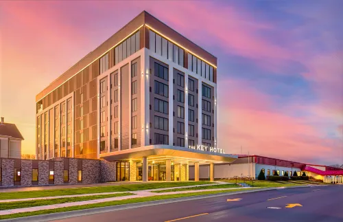 The Key Hotel Dubuque, Tapestry Collection by Hilton - Boutique