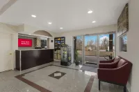Red Roof Inn Crossville - parking