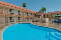Vagabond Inn Bakersfield North - Kolam Renang