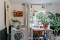 Shop, Dine, Explore Dtwn! Walkable Farmington Home - Homestays