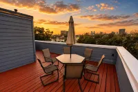 Modern 4-story Townhome Med Center Sleeps 8 - 3-Star