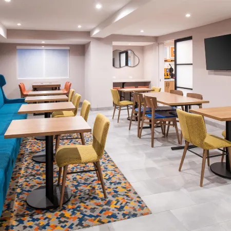 Hampton Inn by Hilton Costa Mesa Newport Beach