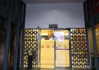 Meet Apartment (Dawang Light Rail Station)