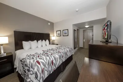 Red Roof Inn & Suites Newburgh - Stewart Airport/ West Point Hotels in New Windsor