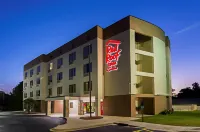 Red Roof Inn & Suites Fayetteville - Fort Bragg