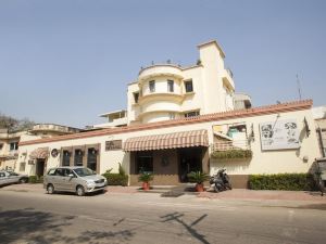 Ratnawali – A Vegetarian Heritage Hotel