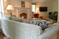 Snowline Cabin #13 - An Architectural Gem! Pet Friendly and Free Wi-fi!