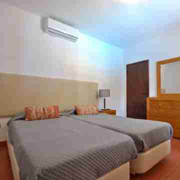 Perfect Retreat Overlooking Pinhal Golf Course, Private Pool, Off-Street Parking Rooms