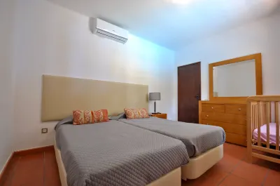 Perfect Retreat Overlooking Pinhal Golf Course, Private Pool, Off-Street Parking