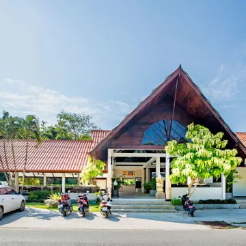Naiharn Beach Resort Hotels near Nai Han Beach
